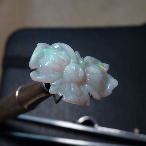 Australian Opal carved precious stone, new, 3.5 carats