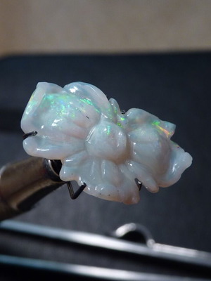 Australian Opal carved precious stone, new, 3.5 carats