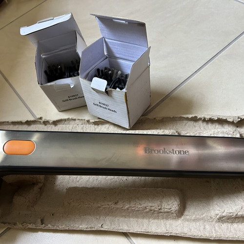 Motorized BBQ Grill Brush Brookstone new with two replacement heads