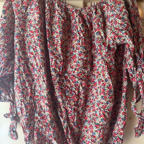 Floral blouse like new, size L