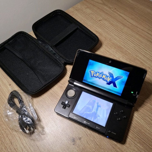 Nintendo 3DS Black used with new carrying case and USB charger