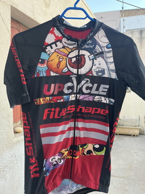 Upcycle cycling kit, t-shirt large and shorts medium, set