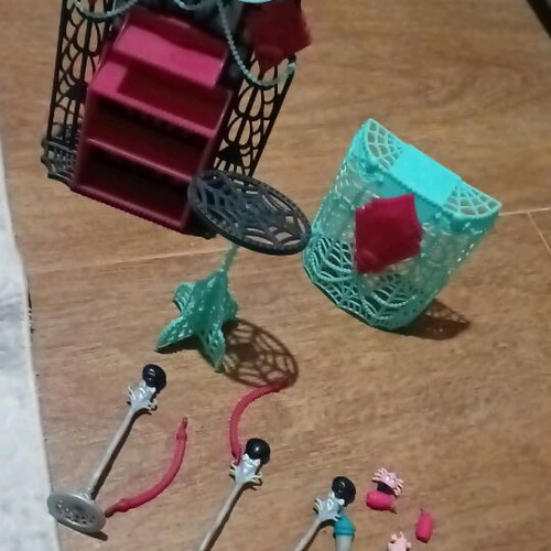 Monster High Frights Premiere Party Playset like new, almost complete