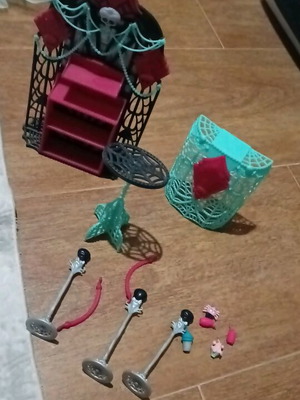 Monster High Frights Premiere Party Playset like new, almost complete