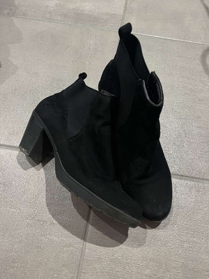 Heeled boots like new, size 38, black