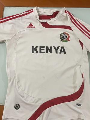 Εμφάνιση εθνικής Κένυας Adidas μεταχειρισμένη, μέγεθος Large