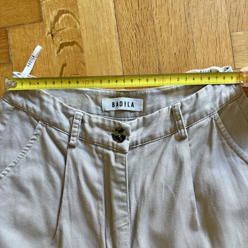 Badila beige knee-high shorts XS
