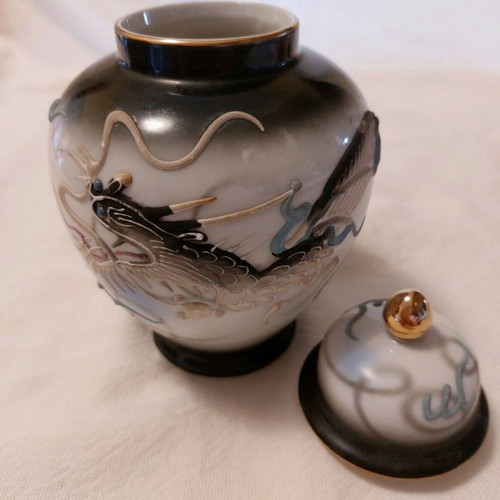 Dynasty jar with Chinese dragon 17×11 cm used, gray colors, 1920