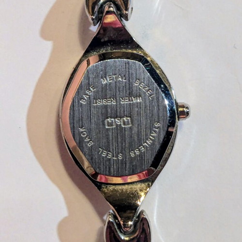 Q&Q women's wristwatch like new, bracelet style with gold strass