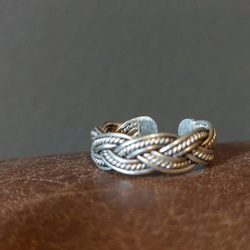 Silver 925 adjustable ring like new