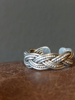 Silver 925 adjustable ring like new