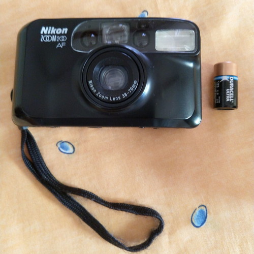 Nikon Zoom 200 AF 35mm film camera with 38-70mm zoom lens