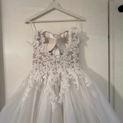 Wedding dress with veil like new, French lace, size S