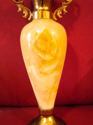 Onyx vase like new