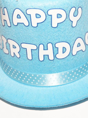 Παιχνίδια και καπέλο Happy birthday μεταχειρισμένα, πακέτο για πάρτι
