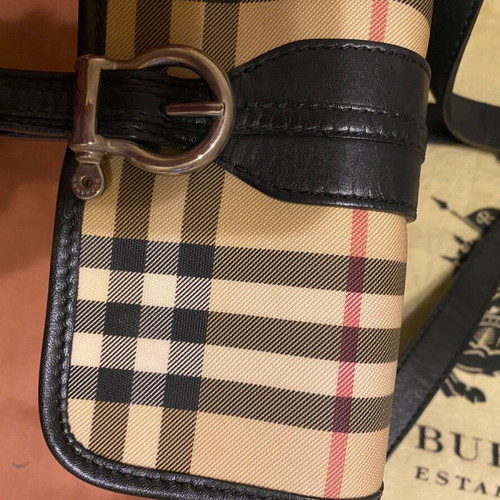 Burberry crossbody bag like new