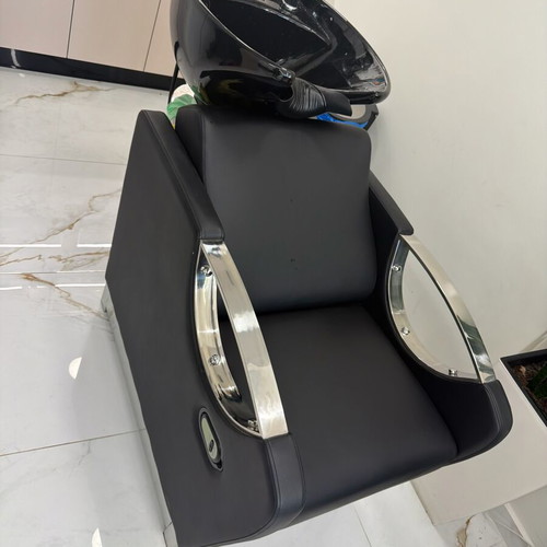 Shampoo Chair with Leather Upholstery new