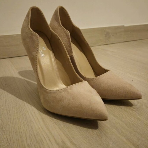A To Z Greek beige pointed pumps like new, size 39