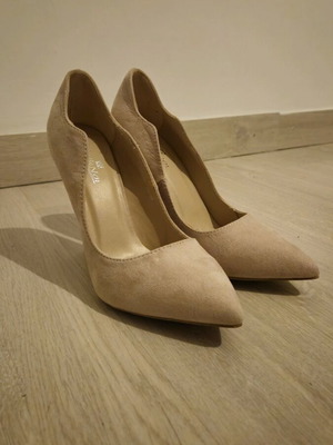 A To Z Greek beige pointed pumps like new, size 39
