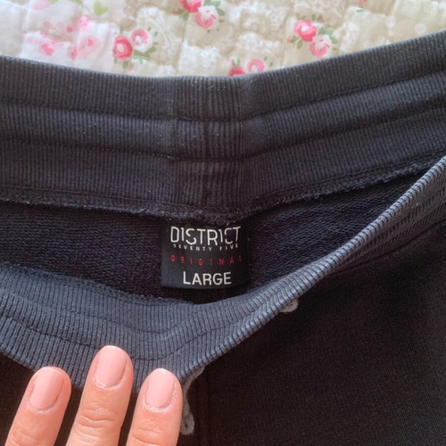 District sports shorts used, size Large, black