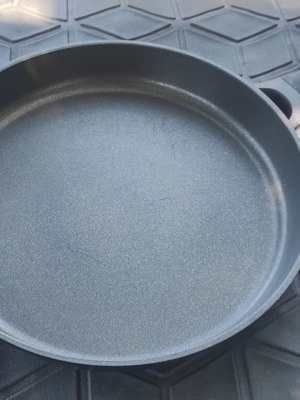 Nonstick frying pan 33 cm