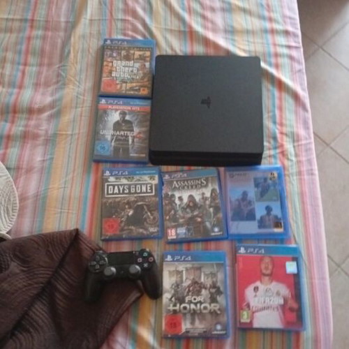 PlayStation 4 Slim console with 7 games and controller