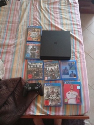 PlayStation 4 Slim console with 7 games and controller
