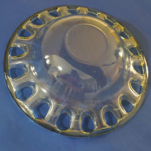 Spanish glass bowl like new with unique design