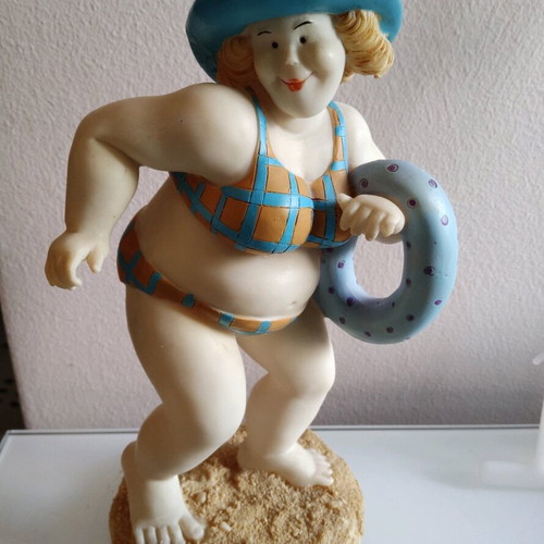 Table decorative 21cm like new, plastic