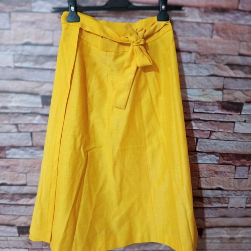 Vintage women's midi skirt like new, yellow, size M