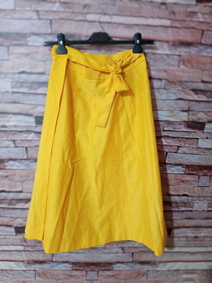 Vintage women's midi skirt like new, yellow, size M