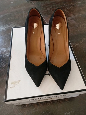 Black pumps used size 34