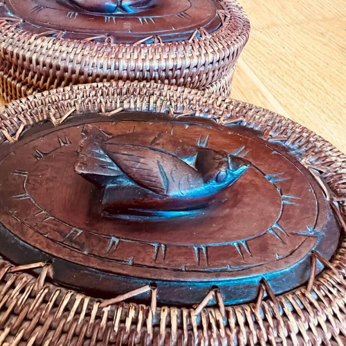 Handmade Indonesian Lombok decorative baskets used with wood carvings