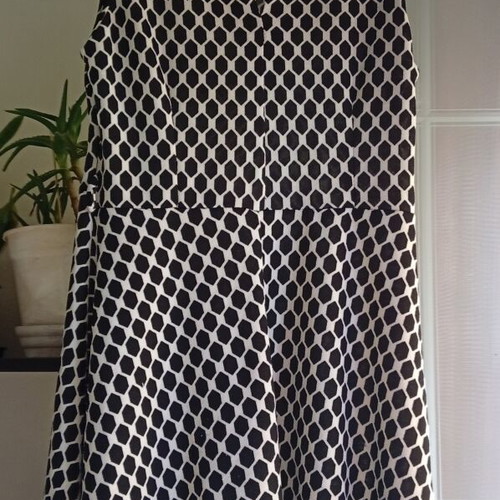 Dress made in Italy, size M, like new, viscose and elastin