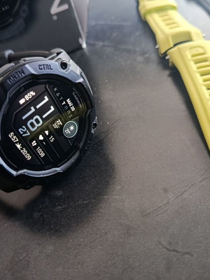 Garmin Instinct 3 Amoled 50mm smartwatch like new with 3 straps