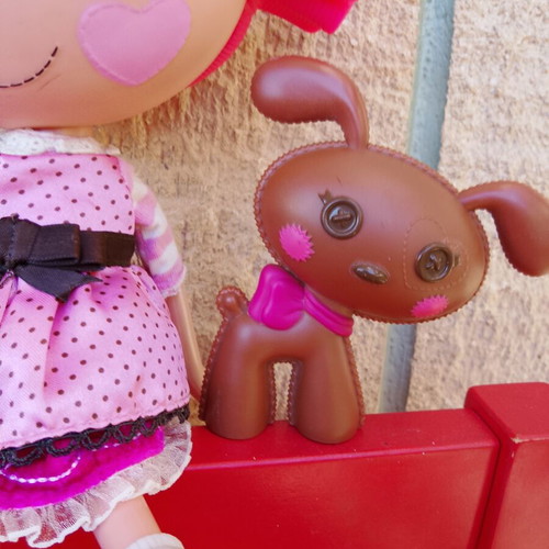 Lalaloopsy Toffee Cocoa Cuddles κούκλα 33εκ. με σοκολατένιο σκυλάκι