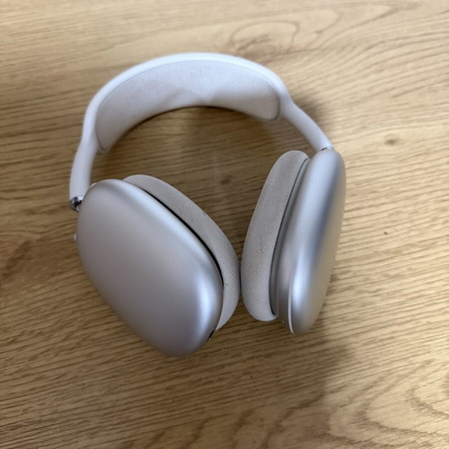 AirPods Max like new with case and charging cable