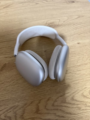 AirPods Max like new with case and charging cable