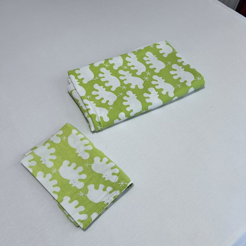Single bed sheet with matching pillowcase like new