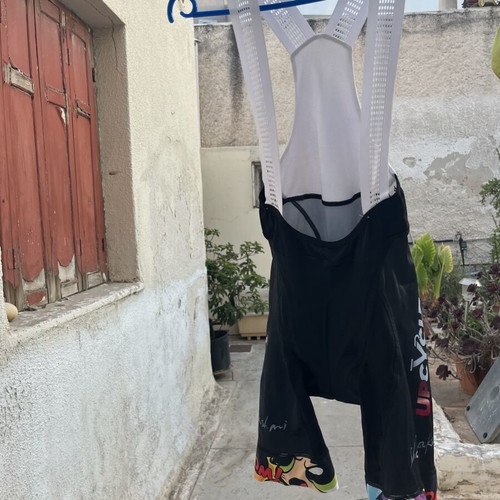 Upcycle cycling kit, t-shirt large and shorts medium, set