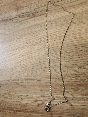Link chain necklace gold toned, like new