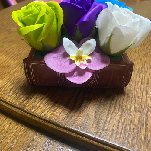 Handmade bouquets new in gypsum ceramic book pot