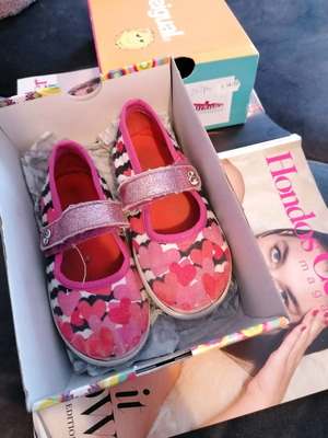 Girls' shoes used size 25