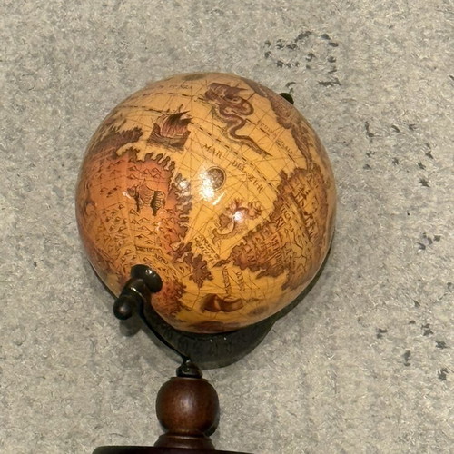 Small Table Globe like new