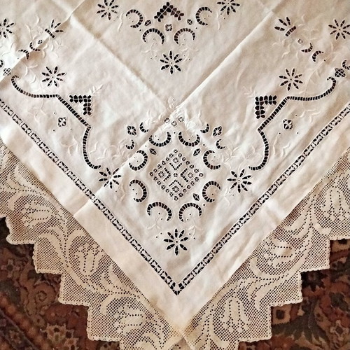 Tablecloth with handmade 25cm lace, new, size 180x180