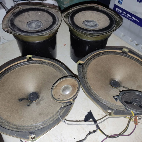 Speakers set used, 2 woofers, 2 midrange, 2 tweeters