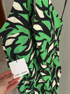 Love+Alicia dress new with tags, size M, black and green