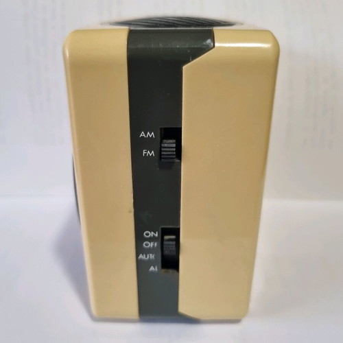 Vintage collectible alarm clock radio used, AM/FM battery