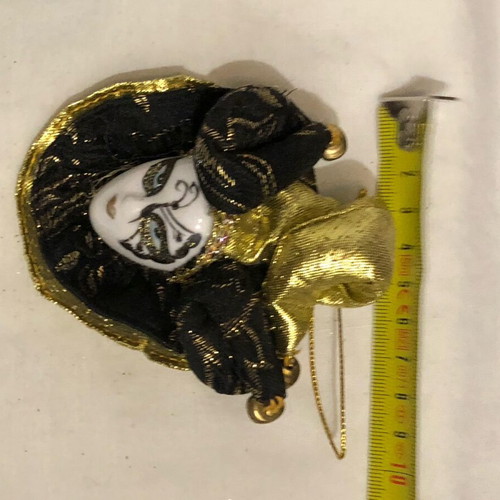 Decorative mask magnetic or hanging like new