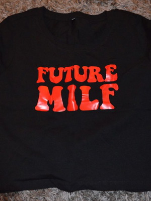 Μπλουζάκι με στάμπα Future milf καινούργιο, μέγεθος M, μαύρο